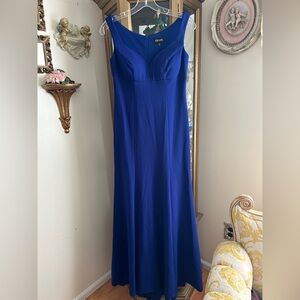 Xscape Women's Blue Evening Gown Size 4 Excellent condition. C:4238